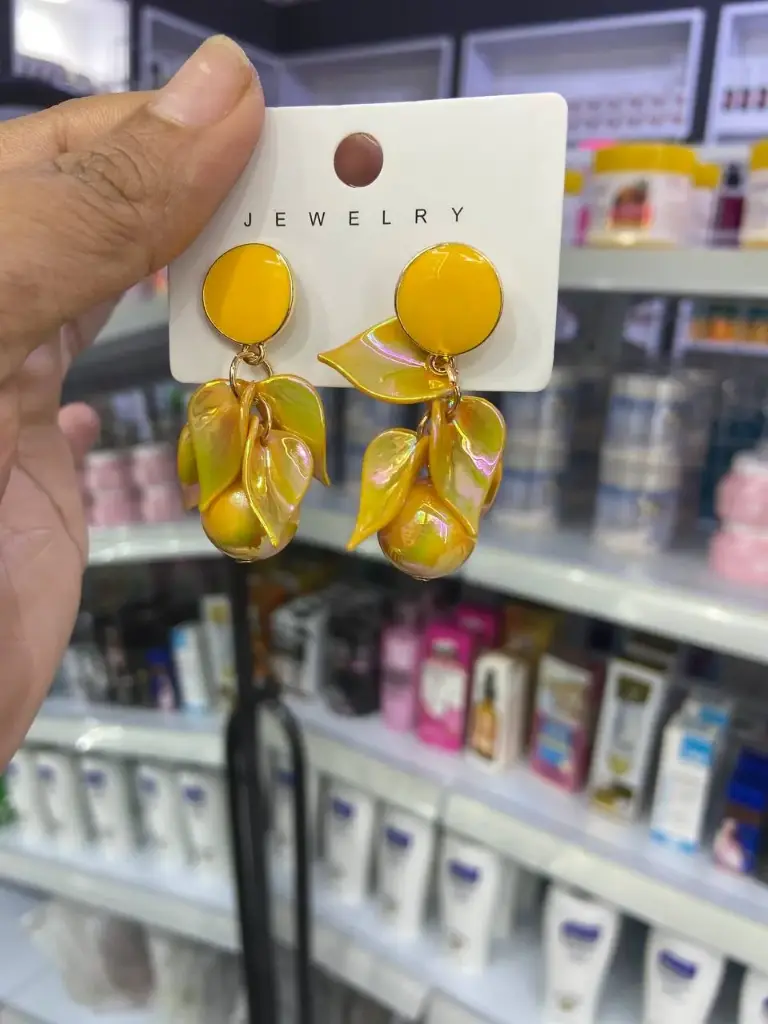 Ear rings 