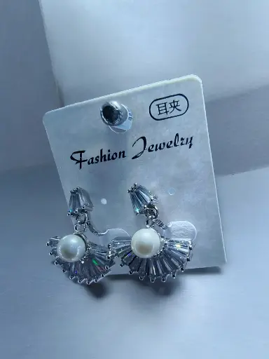 Ear rings 
